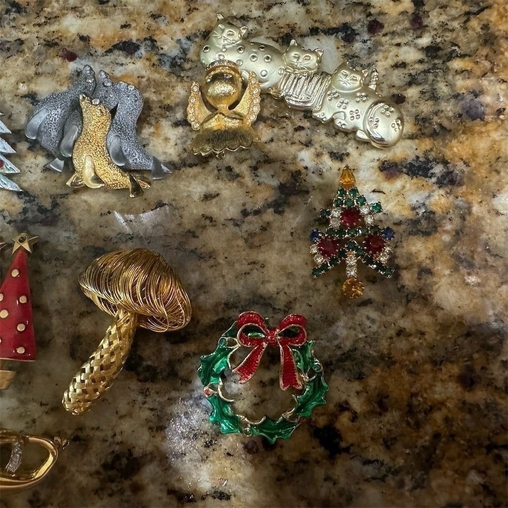 Vintage Christmas /Cat Holiday Brooch Lot Multicolor 1950s Collection - Picture 4 of 12